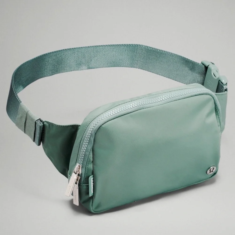 NWT Large Lululemon Everywhere Belt Bag - Picture 3 of 8